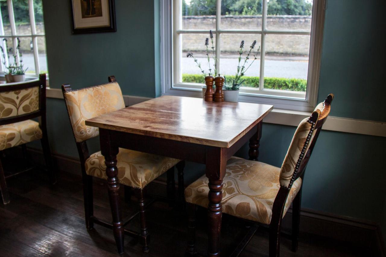 Отель The Pembroke Arms Wilton  Экстерьер фото