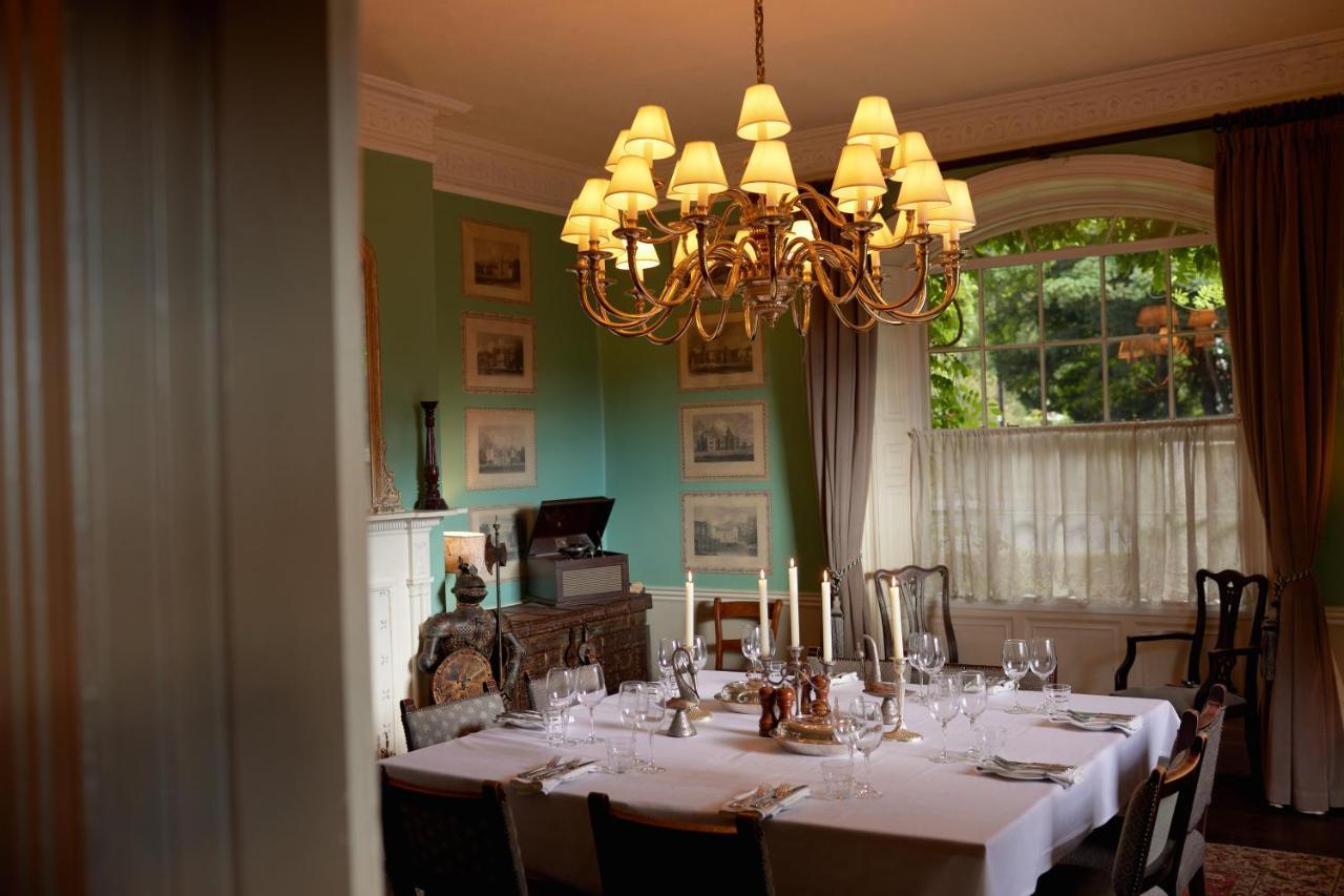 Отель The Pembroke Arms Wilton  Экстерьер фото