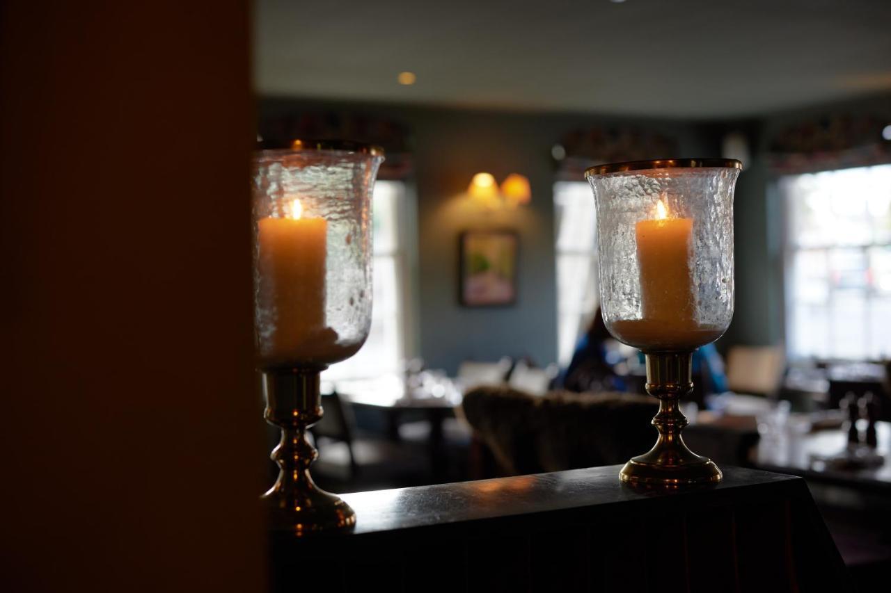Отель The Pembroke Arms Wilton  Экстерьер фото