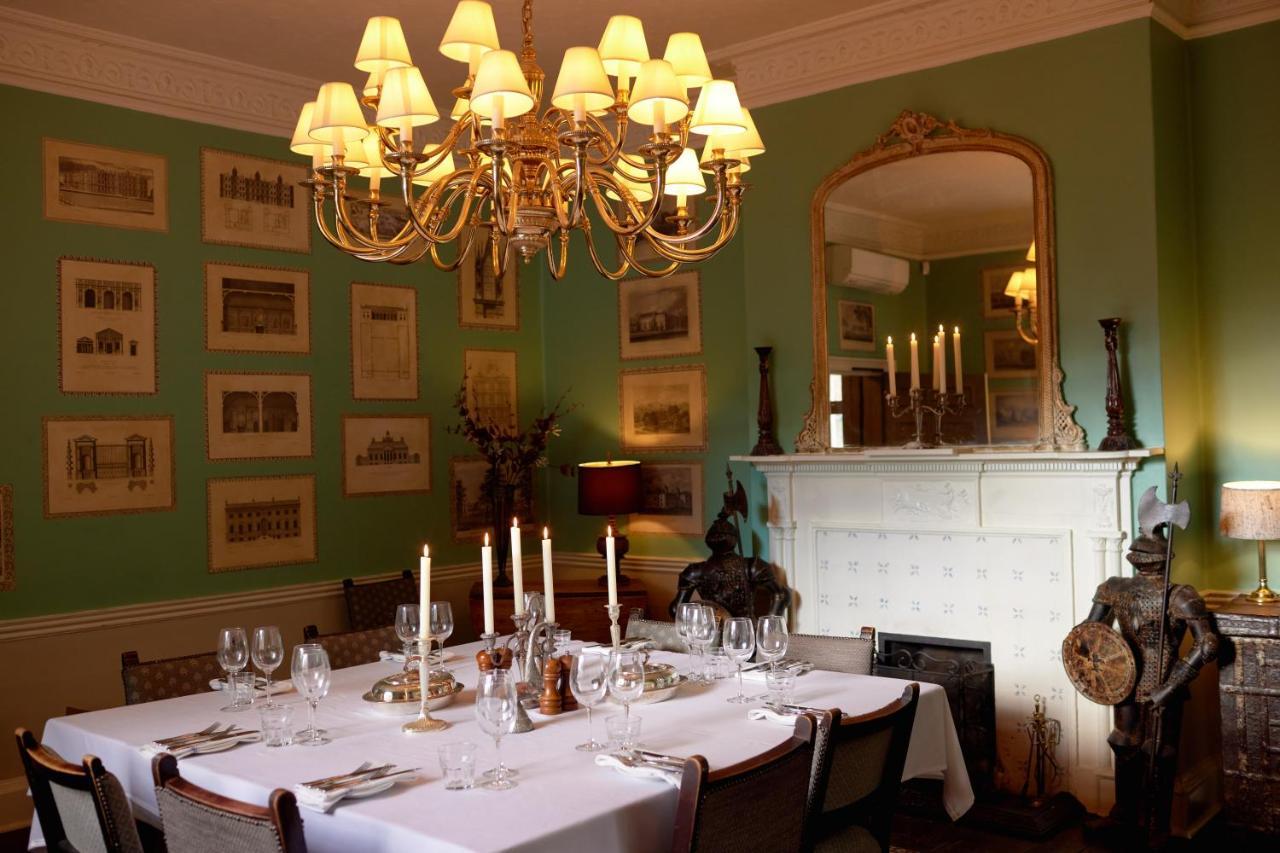 Отель The Pembroke Arms Wilton  Экстерьер фото